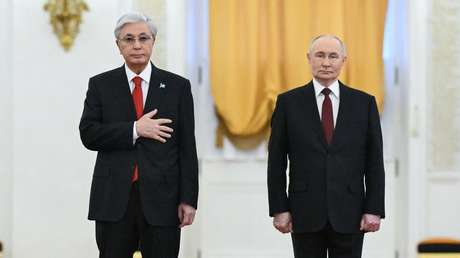 Putin es invitado a visitar Kazajistán y lo acepta con placer