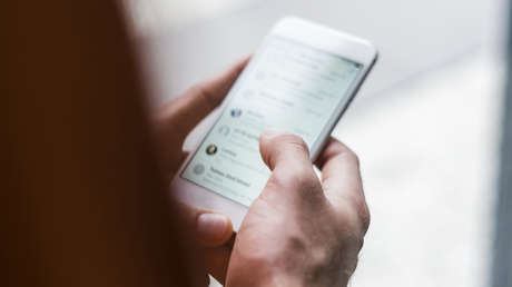 La echan del trabajo por revisar el WhatsApp de su jefa y así logra una millonaria indemnización