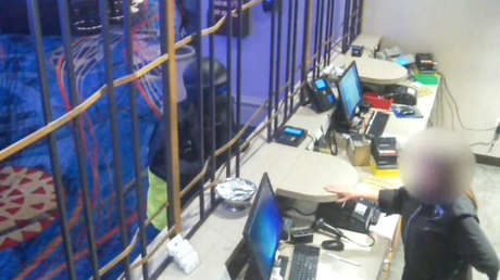 De película: robo expeditivo de un casino a punta de pistola (VIDEO)