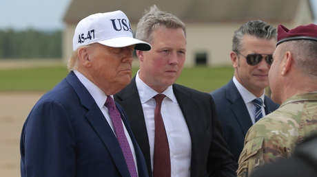 Politico revela quién hace sombra al secretario de Guerra de Trump