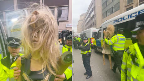Ley y orden a lo británico: Más de 10 policías 'arrestan' a un maniquí (VIDEO)