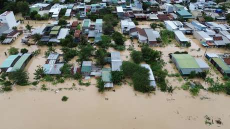 VIDEO: Astuto granjero inventor ayuda a salvar vidas durante fuertes inundaciones