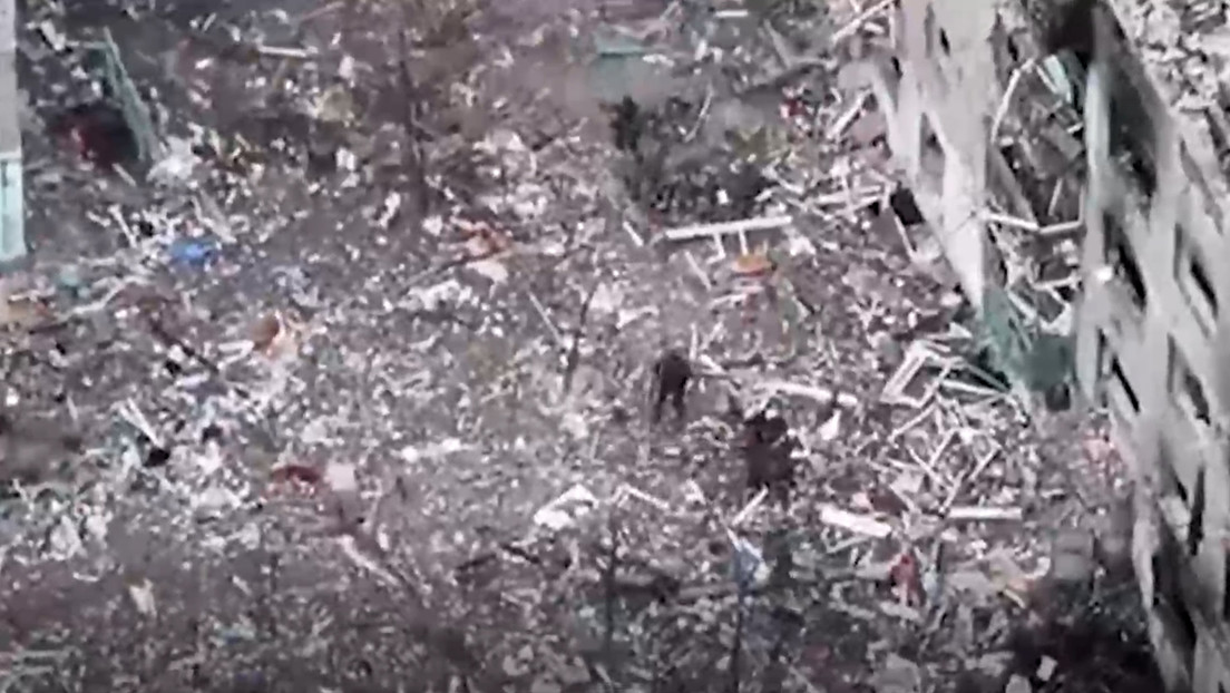 VIDEO: Soldados ucranianos rodeados se rinden al Ejército ruso