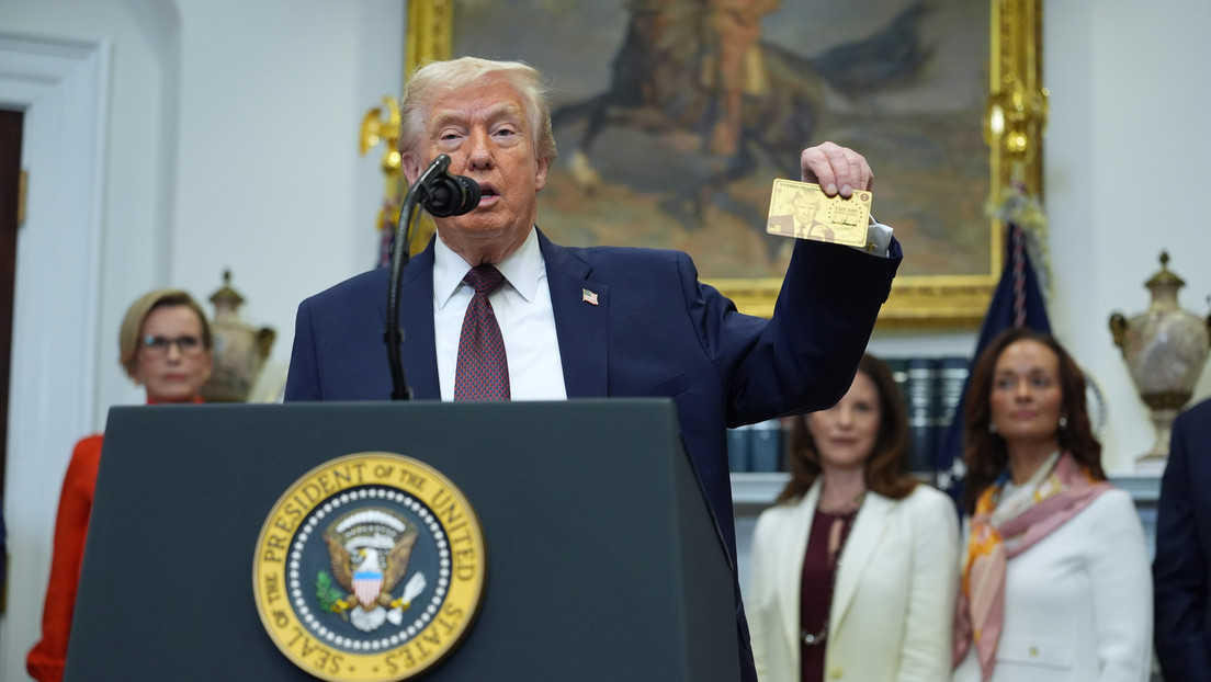 Trump presume su 'Tarjeta Dorada': 