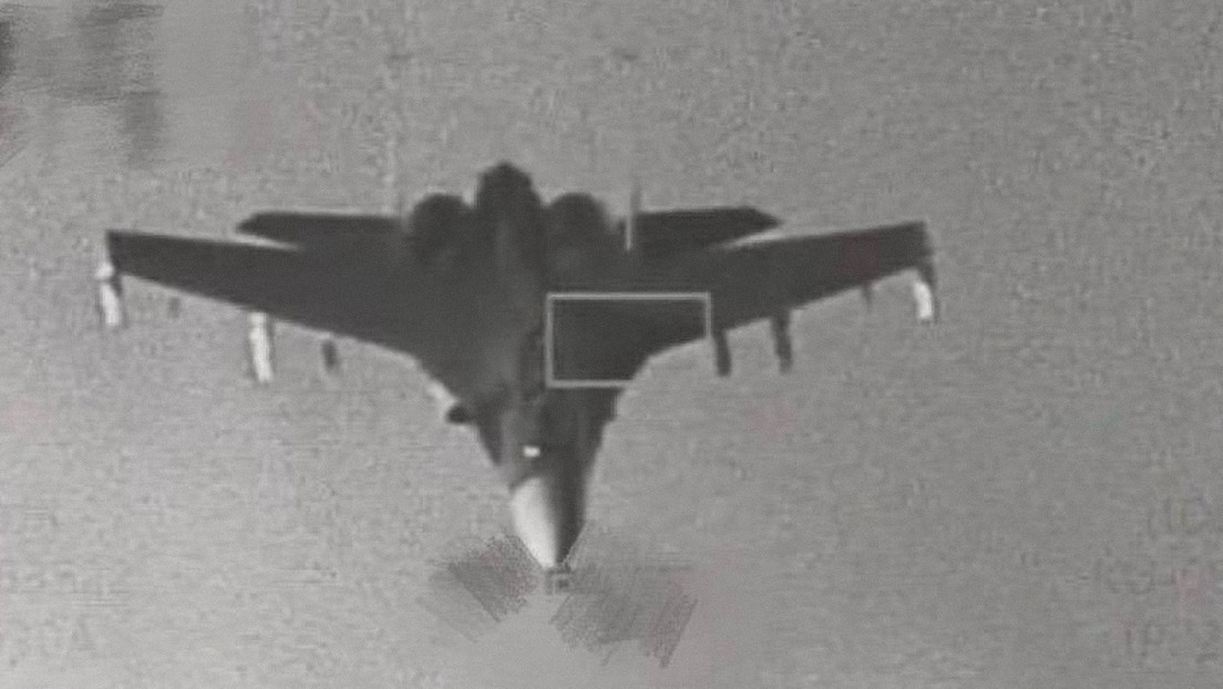 FOTOS: Avion de combate F-16 de Taiwán monitorea un caza J-16 chino