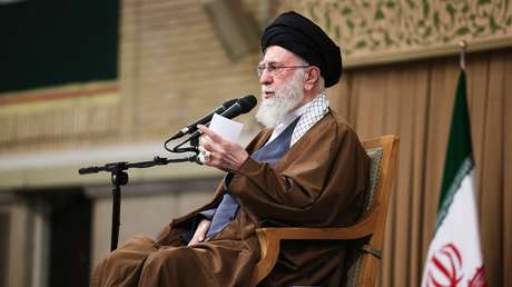 Ayatolá Jameneí: La política de Washington hace que EE.UU. sea cada vez más aislado y odiado