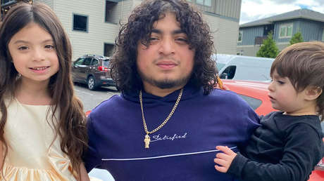 ICE engaña a un migrante para sacarlo de su casa y suelta a un perro para detenerlo