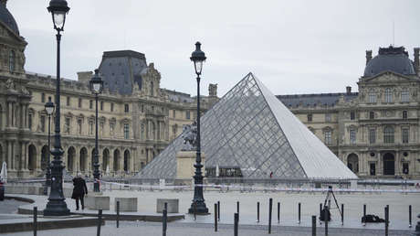 Nuevo escándalo en el Louvre: agua sucia arruina cientos de libros
