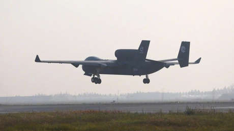 China ensaya el mayor vehículo aéreo del mundo capaz de desplegar un enjambre de drones suicidas