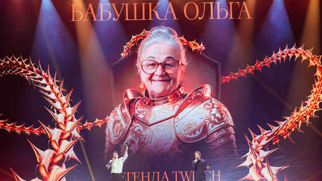 Abuela 'streamer' rusa de 77 años gana un premio internacional por su habilidad en Counter-Strike