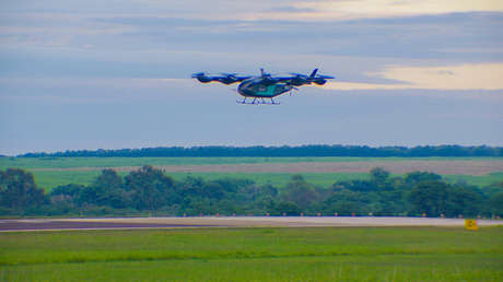 Prototipo de 'carro volador' desarrollado en Brasil realiza con "éxito" su primer vuelo (FOTOS)