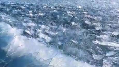 Hipnóticas imágenes de olas heladas (VIDEO)