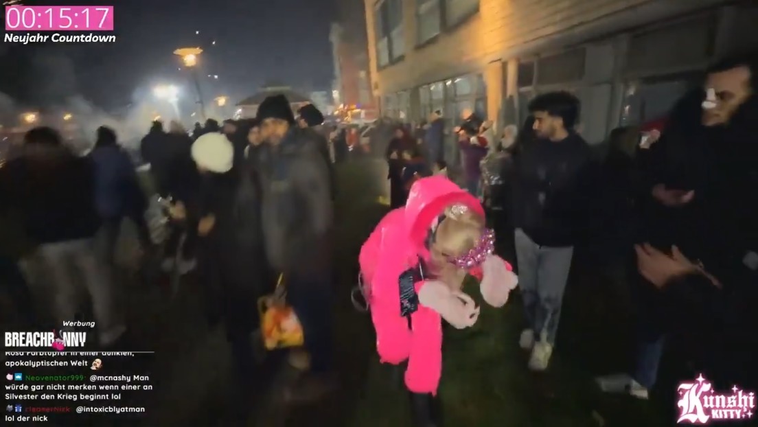 Atacan a una 'streamer' en directo mientras pasa por concentraciones de migrantes en una ciudad alemana (VIDEO)