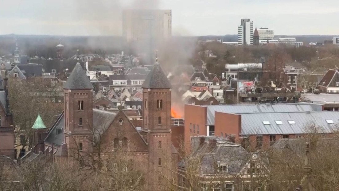 Gran incendio en una ciudad neerlandesa tras una explosión (VIDEOS)