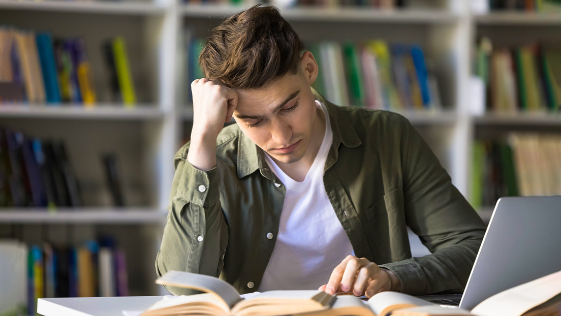 Profesores alertan: la Generación Z llega a la universidad sin poder leer una frase completa