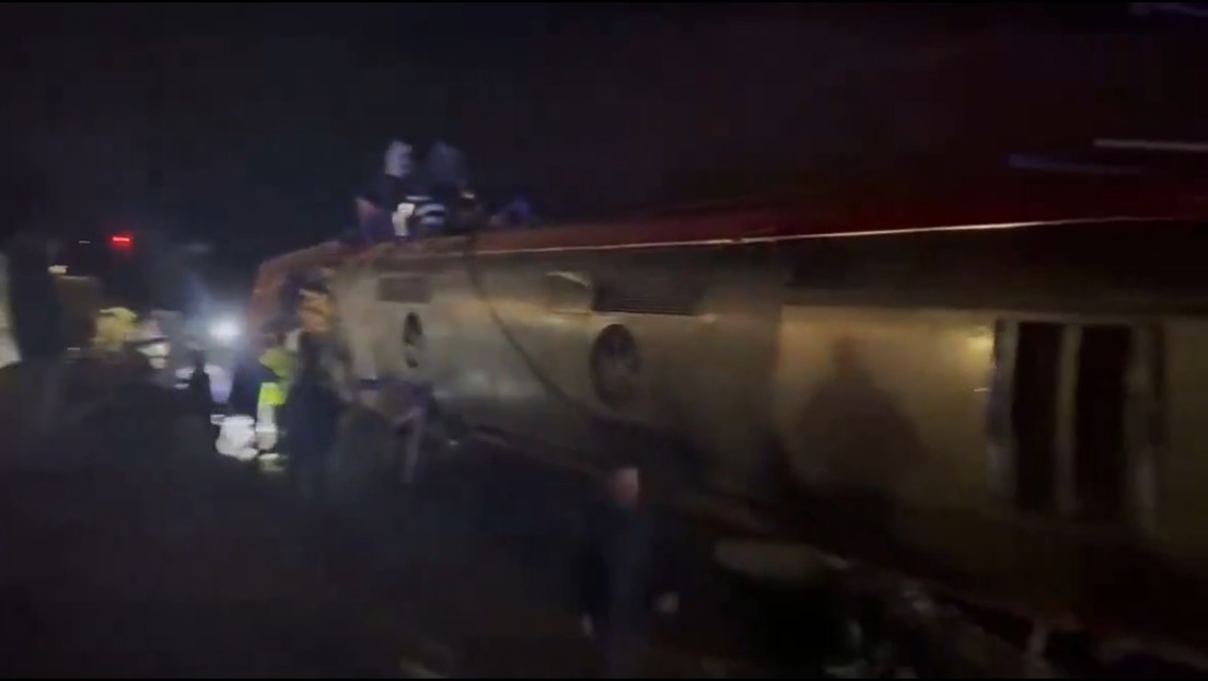 10 muertos y decenas de heridos tras descarrilar dos trenes de alta velocidad en España (VIDEOS, FOTOS)