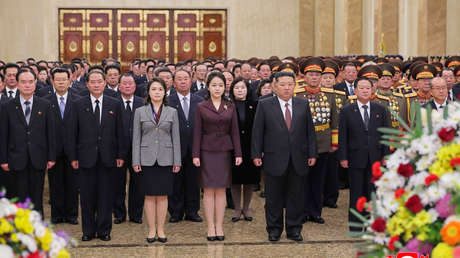 ¿Sucesora a la vista?: Kim Jong-un y su hija hacen una visita pública al mausoleo familiar