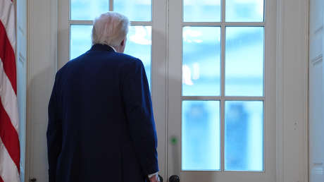 "¡'Wow', qué vista!": Trump interrumpe reunión con ejecutivos petroleros para mirar por la ventana (VIDEO)