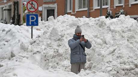 La tormenta de nieve en Moscú se convierte en una de las más fuertes en casi 150 años