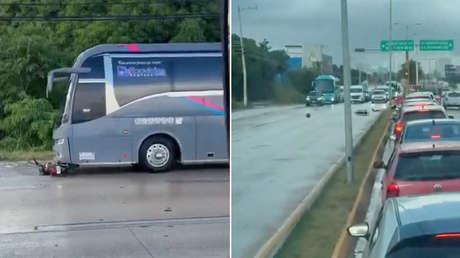 Sin frenar: chofer de autobus embiste motocicleta y la arrastra varios metros (VIDEO)