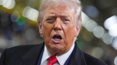 Donan casi 500.000 dólares al trabajador de Ford que llamó a Trump "protector de pedófilos"