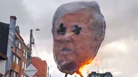 VIDEO: Queman en Colombia una bandera de EE.UU. y un muñeco con la cara de Trump