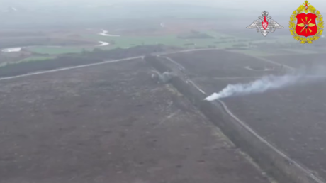 VIDEO: Tanques rusos arrasan fortificaciones enemigas ocultas en bosques de Zaporozhie