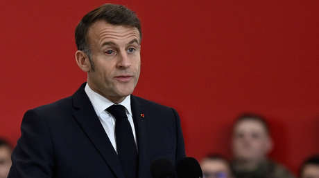 "Gran pistola de agua que hace reír a todo el mundo": Así es la 'bazuca comercial' de Macron