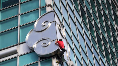 Escalador trepa sin arnés un rascacielos de más de 500 metros