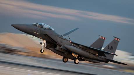 La Fuerza Aérea de EE.UU. inicia maniobras en Oriente Medio tras la llegada del portaviones Lincoln