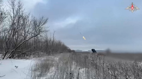 VIDEO: Lanzacohetes múltiple ruso Grad arrasa posiciones enemigas