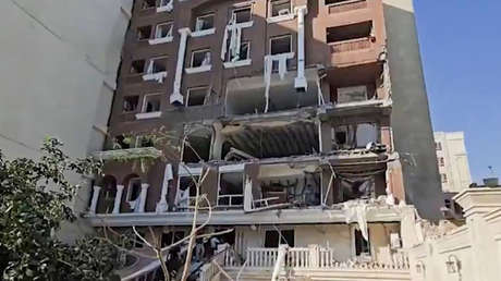 Explosión en edificio residencial deja víctimas en Irán (VIDEO, FOTOS)