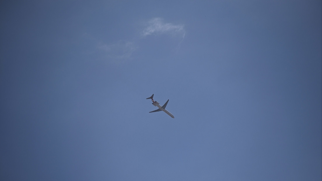 Irán emite alerta a pilotos por lanzamiento de cohetes planificado