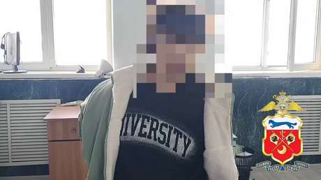 Maestra rusa defiende a unos niños de un hombre armado con cuchillo