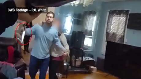 CHOCANTE VIDEO: Policías en EE.UU. le disparan a un joven que los amenazaba con un cuchillo