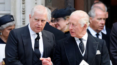 Carlos III responde si cooperó en el pago que le hiciera su hermano a una de las víctimas de Epstein