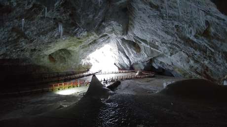Descubren en una cueva una bacteria congelada de 5.000 años resistente a 10 antibióticos modernos