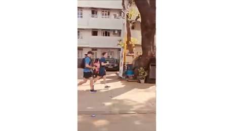 VIDEO: Captan a Macron corriendo por calles de la India