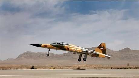 Se estrella un avión militar iraní durante maniobras