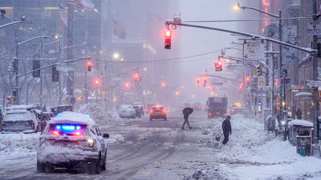 Nueva York queda paralizada bajo la nieve por un potente ciclón (VIDEOS, FOTOS)