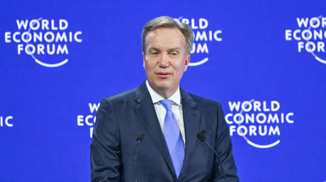 Dimite el director ejecutivo del Foro de Davos tras revelarse sus vínculos con Epstein