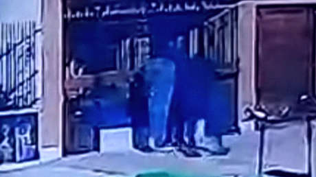 Asaltantes entran violentamente a la casa de una anciana, la golpean y casi la matan