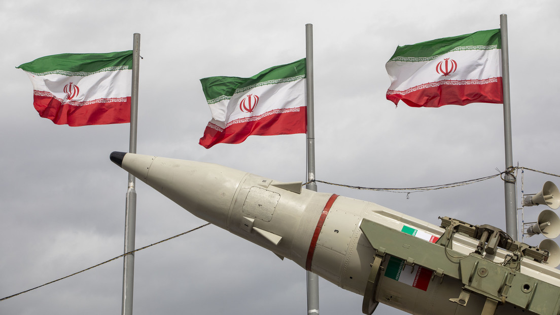 Irán afirma haber impactado con misiles un destructor de EE.UU.