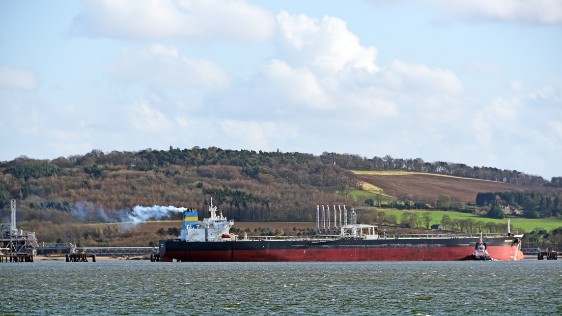 Canciller iraní: La Casa Blanca está ahora suplicando al mundo que compre crudo ruso