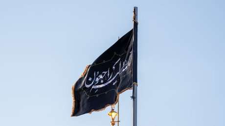 VIDEO: Irán iza una bandera negra sobre la cúpula del Santuario del Imán Reza