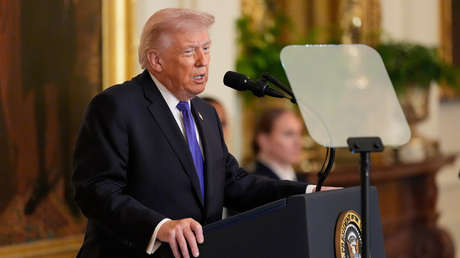 Bloomberg: EAU y Catar instan a sus aliados a persuadir a Trump de restringir sus operaciones contra Irán
