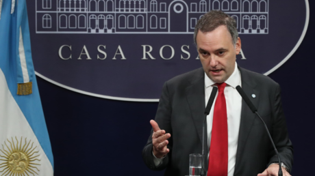 Ministro de Milei pide a empresarios que se "defiendan" y ayuden en la "batalla cultural"