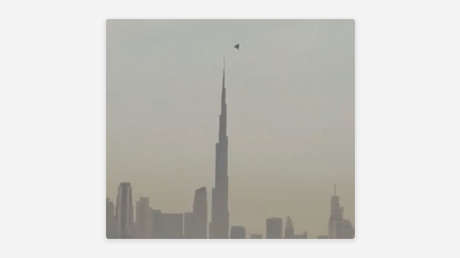 VIDEO: Un helicóptero en EAU derriba un dron cercano al Burj Khalifa