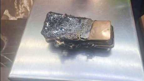 Hombre cae de escaleras mecánicas a más de 30 metros de altura tras explotar su celular