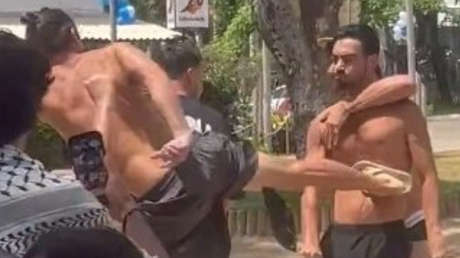 VIDEO: Turistas israelíes agreden en Brasil a una mujer que lleva bandera palestina y los echan 'a patadas'
